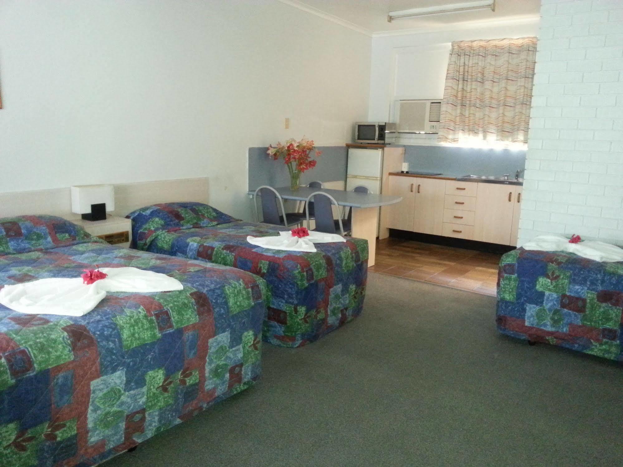 Golden Fountain Motel Rockhampton Exterior foto